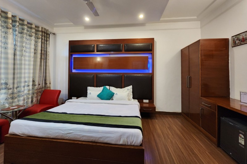 couple friendly hotels in kasauli