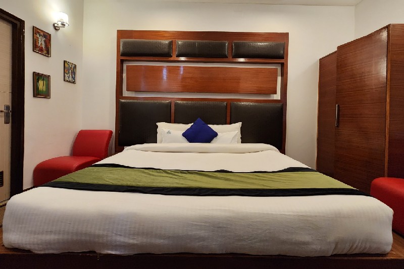 couple friendly hotels in kasauli